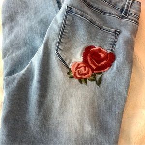 Artisan NY Rose Embroidered Whitewash Jeans Sz 10